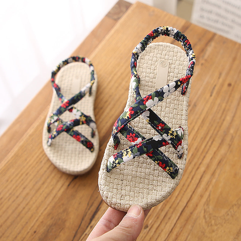 Girl's sandal summer beach knitting